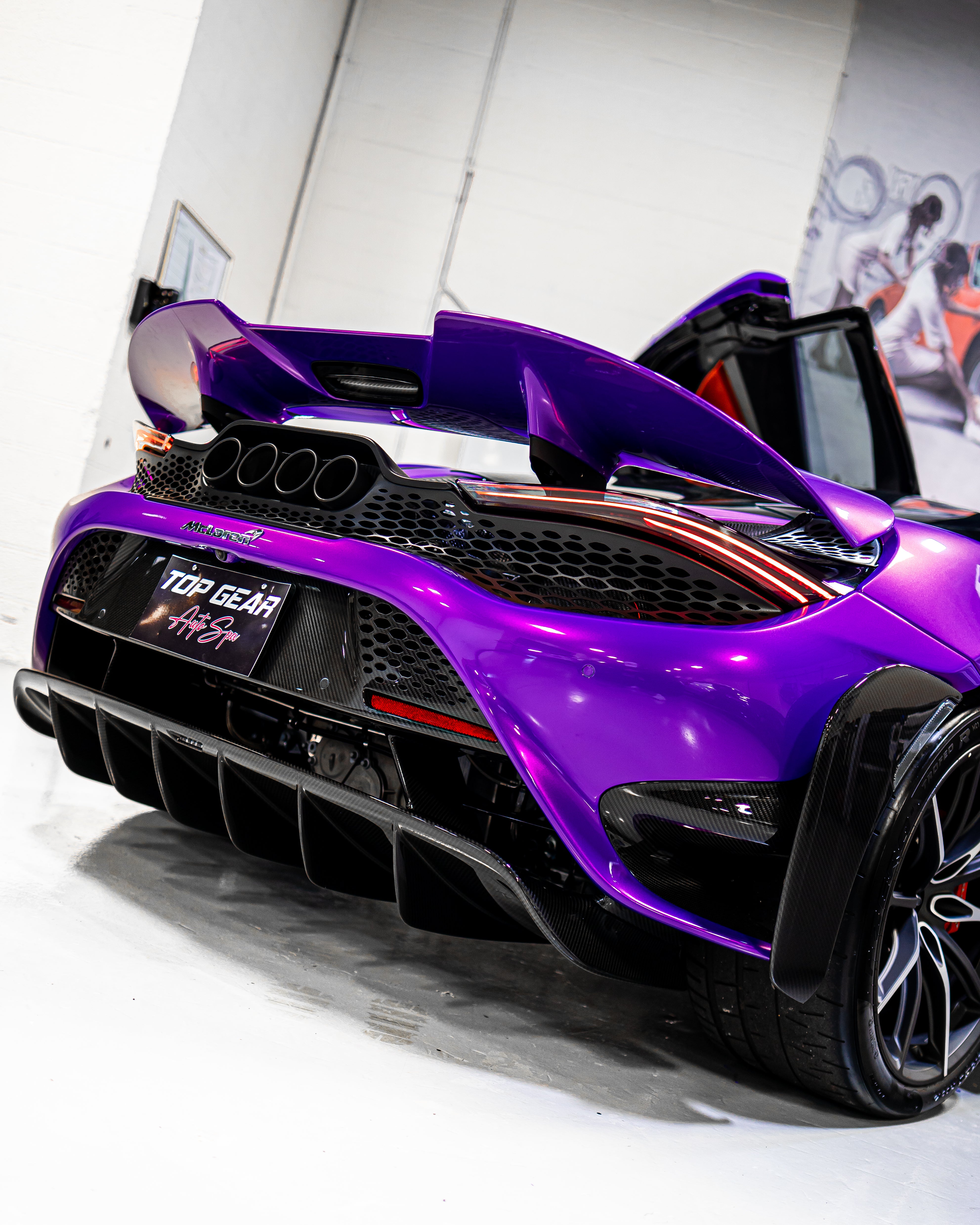 McLaren 765LT in Brilliant PPF Gloss Metallic Violis Parsifae – Flect®